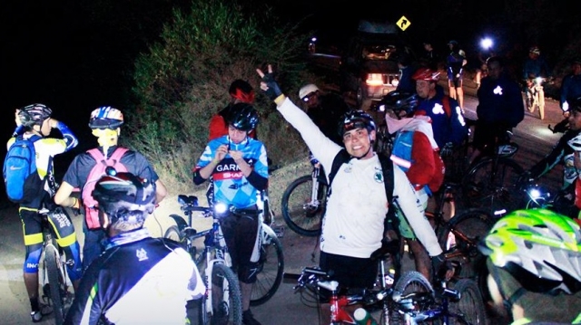 在伊斯塔潘德拉萨尔骑自行车